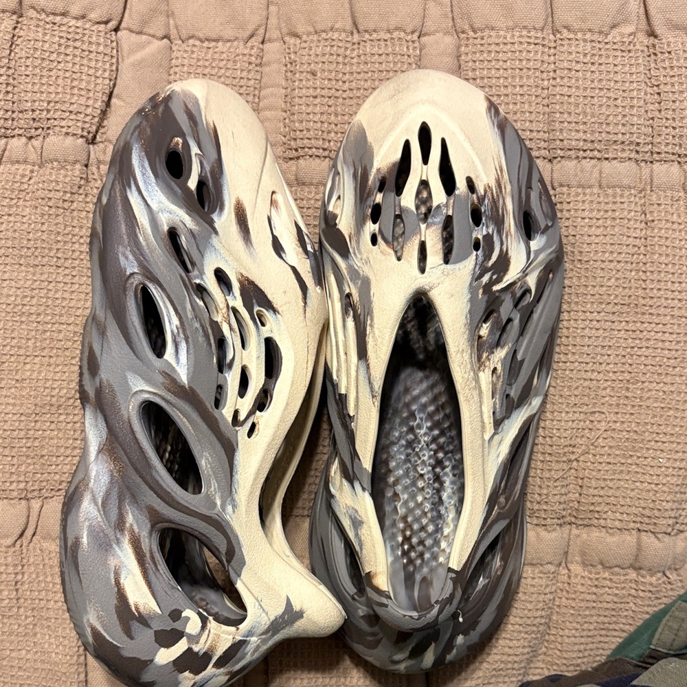 Yeezy Foam RNNR MX Cream Clay